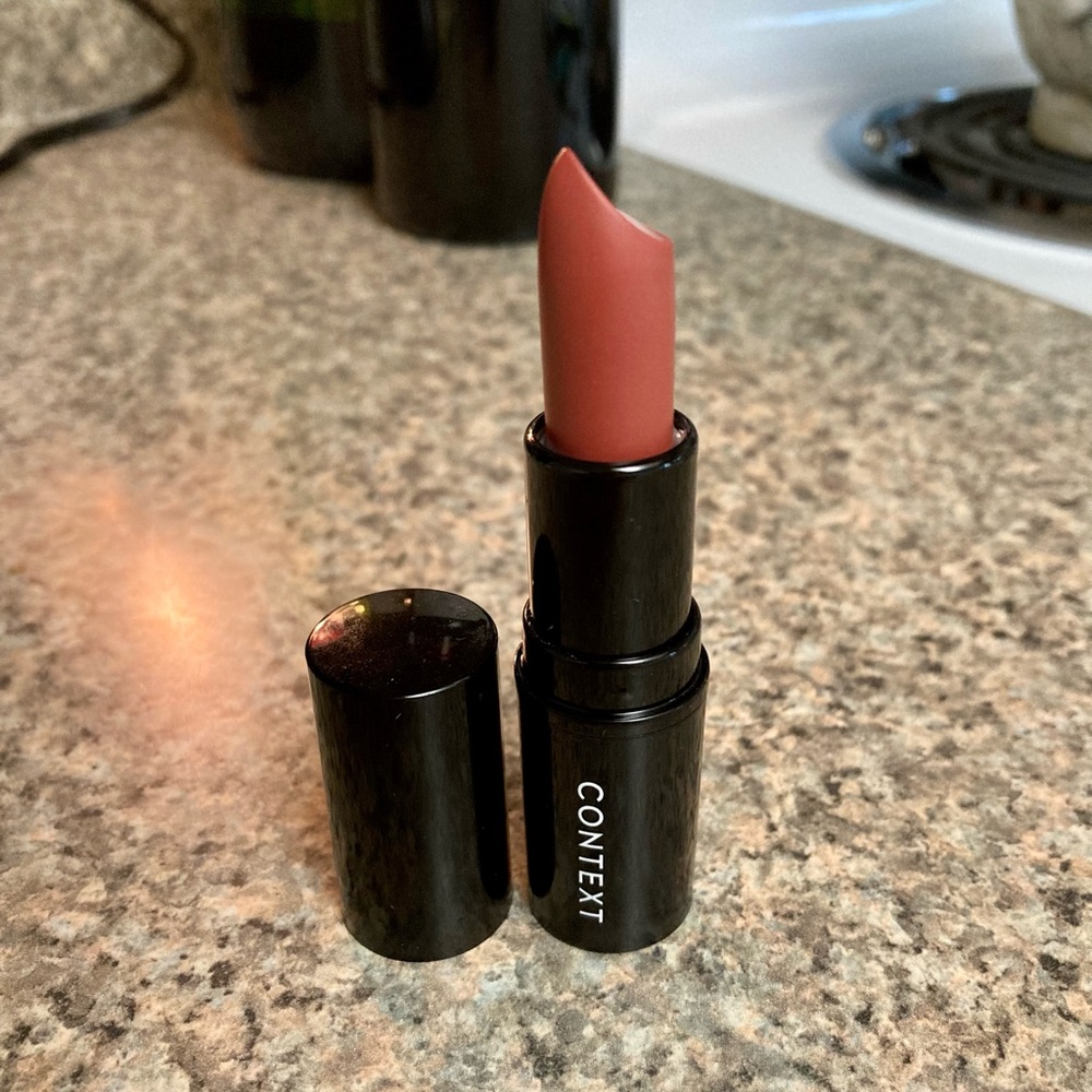 New 🌟 Context Beauty “Lost Angeles” Matte Lipstick - Picture 2 of 3